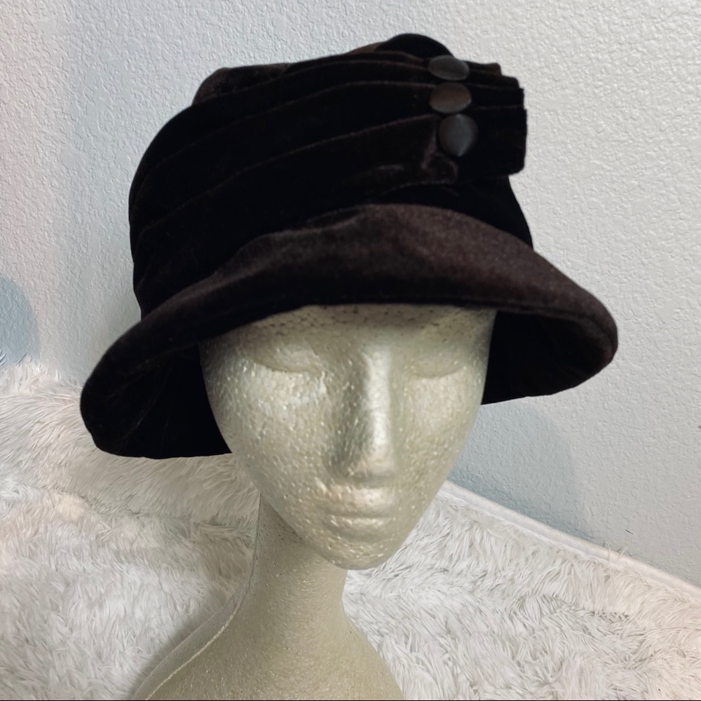 EUC Vintage-Looking Velour Brown Winter Hat-Bow